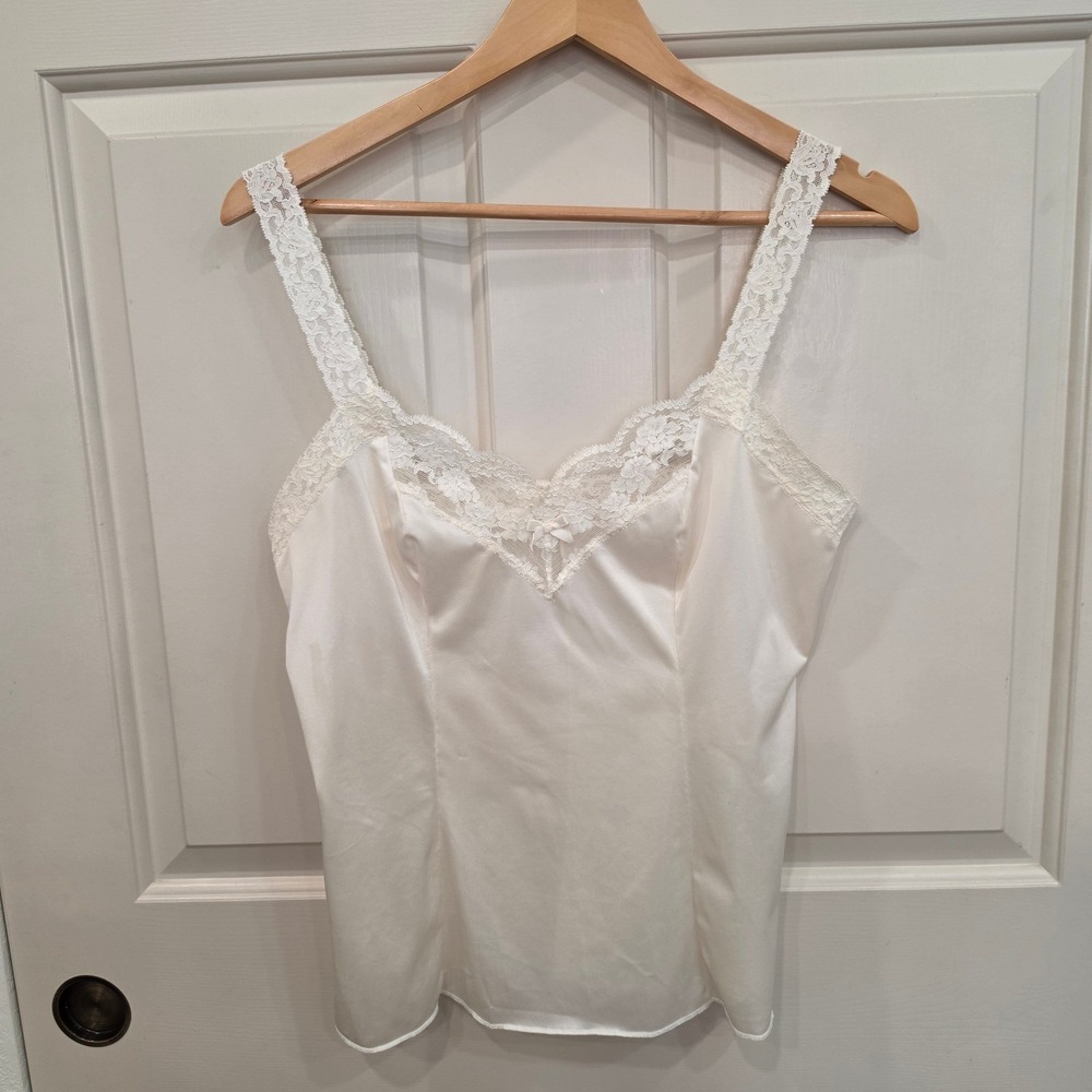 Olga 925 Vintage Lace Trim Camisole Size L Cream Made in USA Sleeveless Top